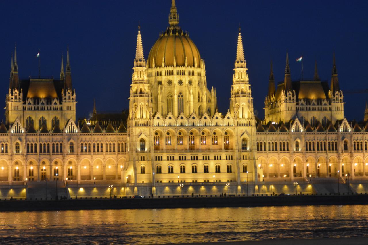 Poetyi Flat Apartamento Budapeste Exterior foto